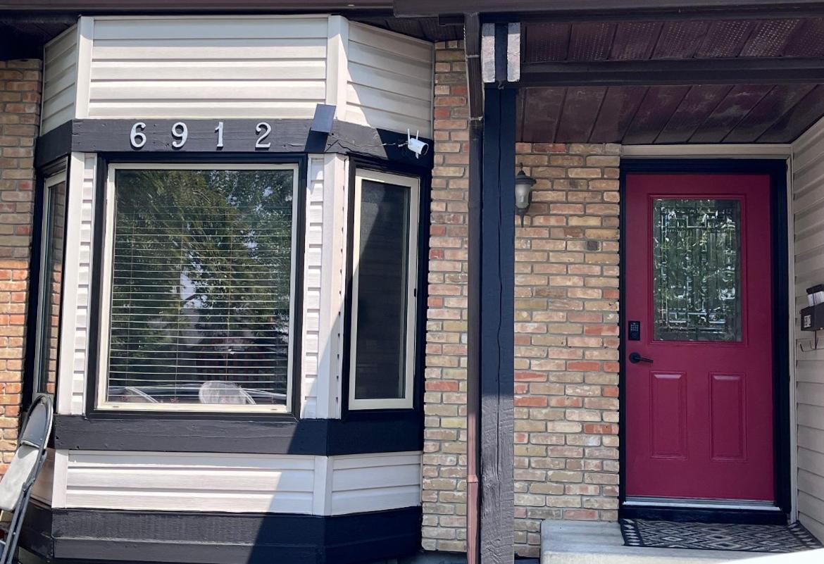شقة Calgary-Banff House Close Lrt&Dt&Free Parking المظهر الخارجي الصورة