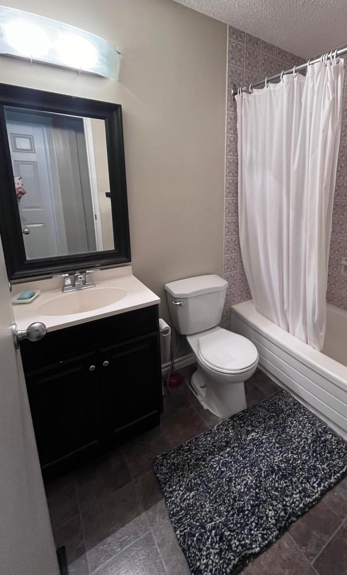 شقة Calgary-Banff House Close Lrt&Dt&Free Parking المظهر الخارجي الصورة